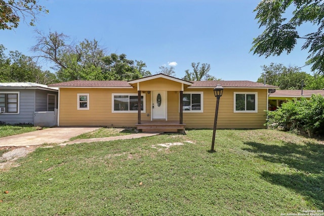937 Anderson, Seguin, TX 78155 - ranch-style home with a front yard