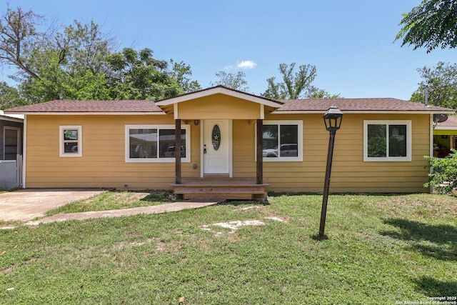 937 Anderson, Seguin, TX 78155 - single story home with a front lawn