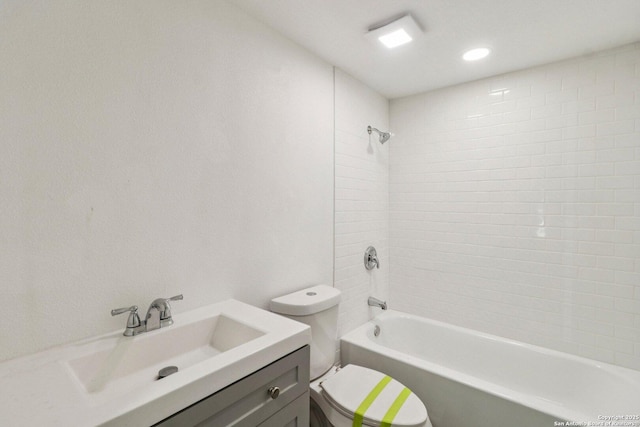 937 Anderson, Seguin, TX 78155 - bathroom featuring shower / bathtub combination, vanity, and recessed lighting