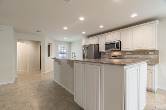 13119 Sulphur Trl, San Antonio, TX 78253 - kitchen with stainless steel appliances, tasteful backsplash, white cabinetry, recessed lighting, and a spacious island