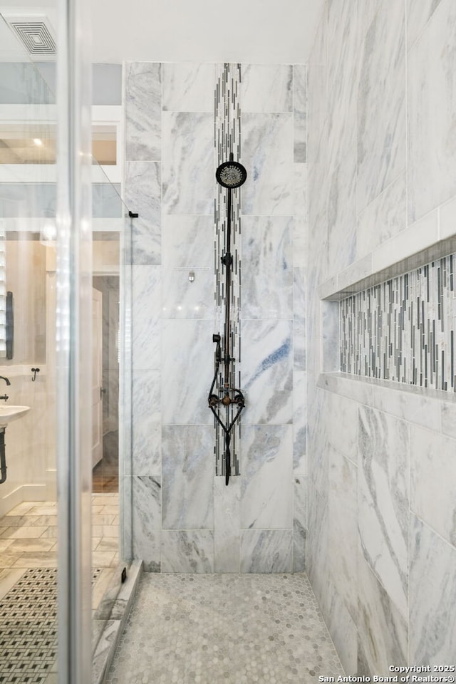 133 E Mistletoe Ave, San Antonio, TX 78212 - full bath featuring a tile shower
