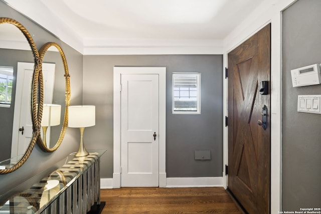 133 E Mistletoe Ave, San Antonio, TX 78212 - foyer featuring wood finished floors and baseboards