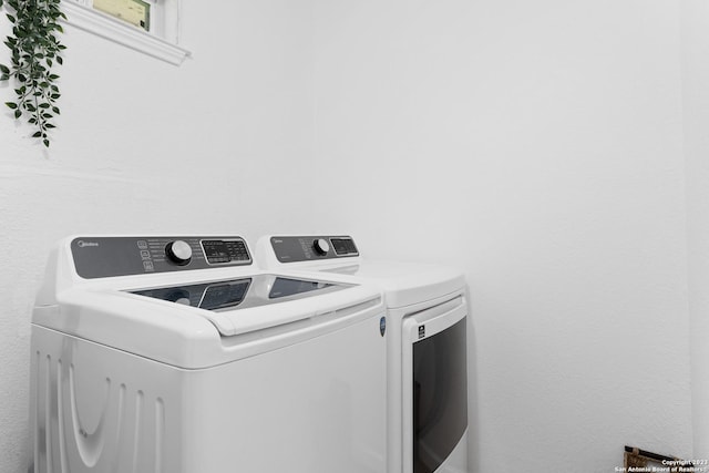 338 Tomrob Dr, San Antonio, TX 78220 - laundry area featuring independent washer and dryer