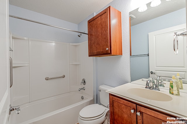 5038 Sandhill Crane, San Antonio, TX 78253 - full bath with vanity, tub / shower combination, a textured ceiling, and a textured wall