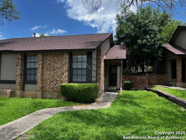 9351 Dover Rdg, San Antonio, TX 78250 - view of front of home featuring a front lawn and brick siding