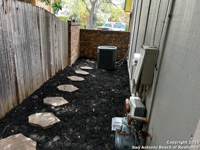9351 Dover Rdg, San Antonio, TX 78250 - view of yard