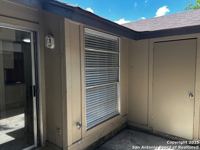 9351 Dover Rdg, San Antonio, TX 78250 - doorway to property with a shingled roof