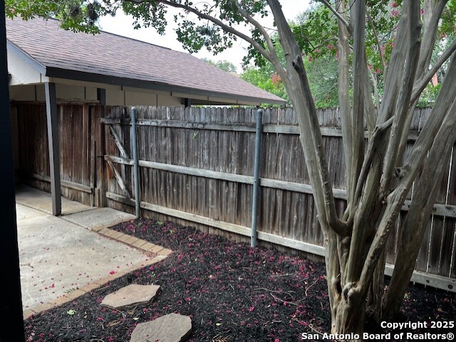 9351 Dover Rdg, San Antonio, TX 78250 - view of yard featuring a patio area