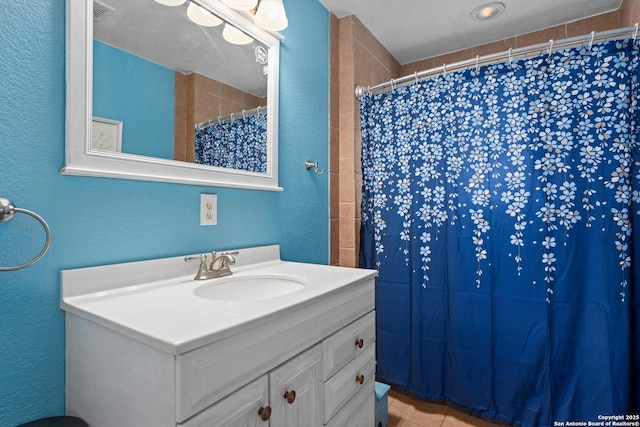 177 Lakeview Cir, La Vernia, TX 78121 - full bath with vanity, a textured wall, and a shower with shower curtain