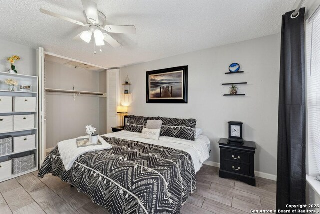 923 Vance Jackson, San Antonio, TX 78201 - bedroom with wood finished floors, a ceiling fan, a closet, and a textured ceiling