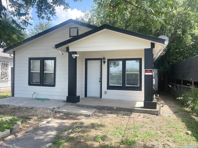 3022 El Paso, San Antonio, TX 78207 - shotgun-style home featuring covered porch