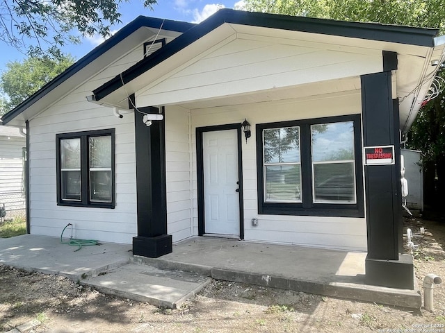 3022 El Paso, San Antonio, TX 78207 - entrance to property with a porch