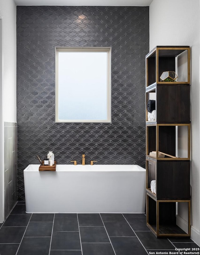 555 Mystic Pkwy, Spring Branch, TX 78070 - full bath with tile patterned floors, a soaking tub, and tile walls
