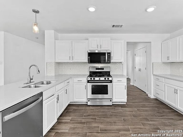 221 Peppergrass Cv, Kyle, TX 78640 - kitchen featuring stainless steel appliances, light countertops, and recessed lighting