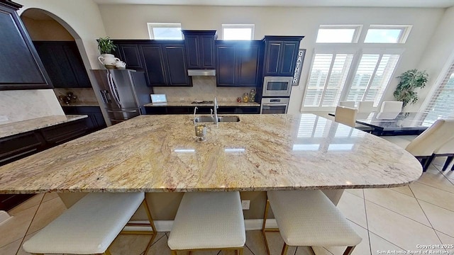 3822 Cordoba Crk, San Antonio, TX 78259 - kitchen featuring stainless steel appliances, a kitchen bar, backsplash, and a large island