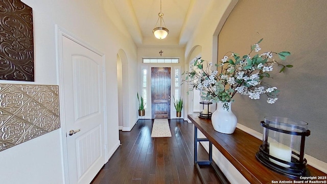 3822 Cordoba Crk, San Antonio, TX 78259 - entryway featuring dark wood-style floors and arched walkways
