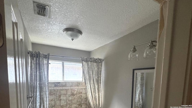 13711 Auburn Oaks, San Antonio, TX 78247 - detailed view of a textured ceiling