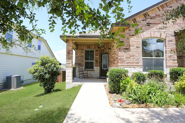 508 Saltlick Way, Schertz, TX 78108 - property entrance featuring stone siding and a yard