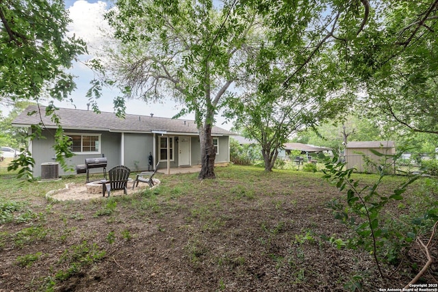 5311 Light House, San Antonio, TX 78242 - rear view of property featuring an outdoor fire pit