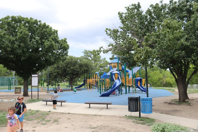 1703 Texas, San Antonio, TX 78201 - view of community play area