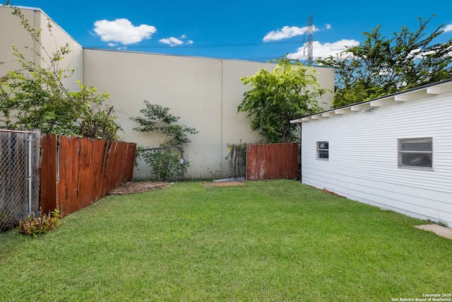 1002 Aganier, San Antonio, TX 78212 - view of yard