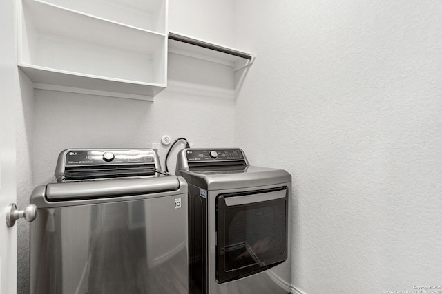 1957 Field Brk, Seguin, TX 78155 - laundry room featuring independent washer and dryer and a textured wall