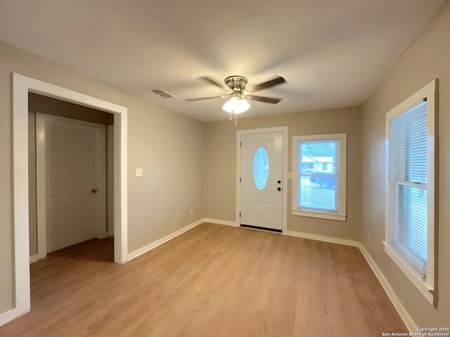 443 Seele, New Braunfels, TX 78130 - foyer entrance with light wood-style floors and ceiling fan