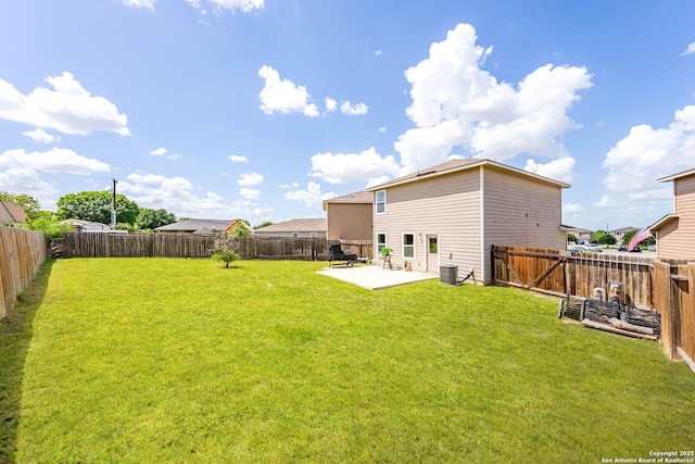 3827 Southton Vw, San Antonio, TX 78222 - back of property featuring a patio area and a fenced backyard
