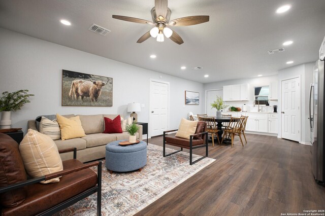 559 W Nacogdoches St, New Braunfels, TX 78130 - living room with ceiling fan, dark wood-style floors, and recessed lighting
