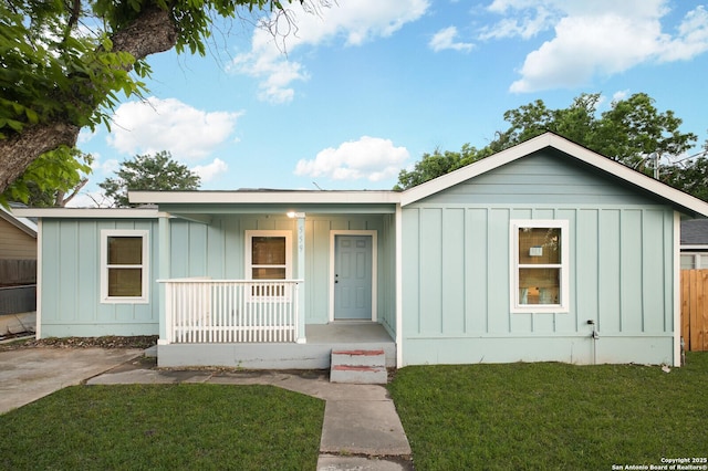 559 W Nacogdoches St, New Braunfels, TX 78130 - view of front facade with covered porch and board and batten siding