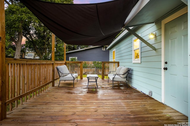 559 W Nacogdoches St, New Braunfels, TX 78130 - view of wooden terrace