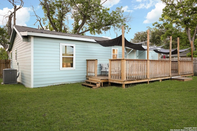 559 W Nacogdoches St, New Braunfels, TX 78130 - rear view of property featuring a deck
