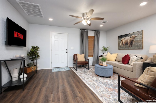 559 W Nacogdoches St, New Braunfels, TX 78130 - living area with dark wood-type flooring, a ceiling fan, and recessed lighting