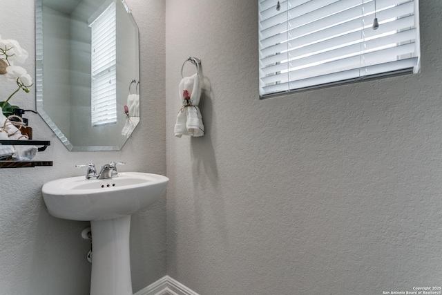 6838 Dashmoor Crk, San Antonio, TX 78244 - bathroom featuring a sink and a textured wall