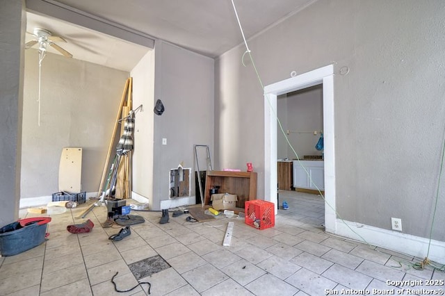 310 E Carson, San Antonio, TX 78208 - tiled spare room featuring a ceiling fan