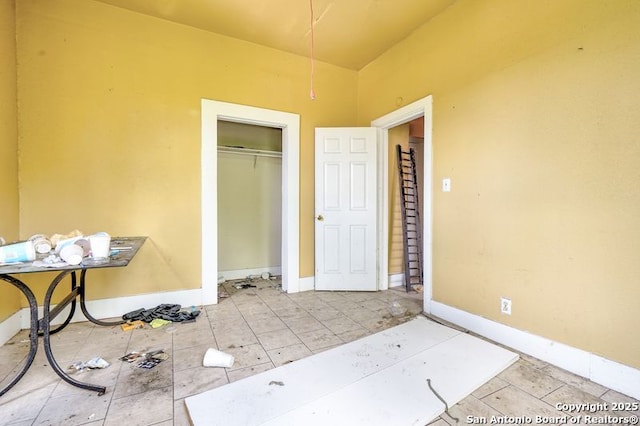 310 E Carson, San Antonio, TX 78208 - unfurnished bedroom featuring lofted ceiling and a closet
