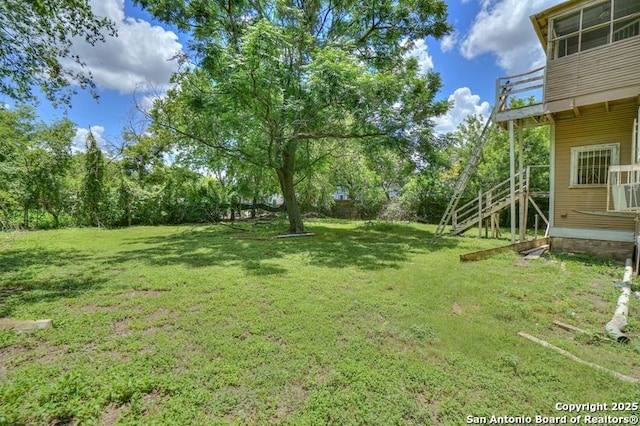 310 E Carson, San Antonio, TX 78208 - view of green lawn with stairway