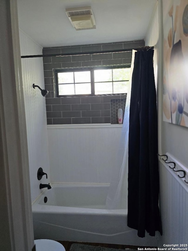 405 Short Circuit Unit 1, Horseshoe Bay, TX 78657 - full bath featuring shower / tub combo with curtain