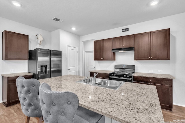 14016 Breccia Loop, San Antonio, TX 78253 - kitchen featuring gas stove, stainless steel fridge with ice dispenser, under cabinet range hood, light wood-style flooring, and recessed lighting