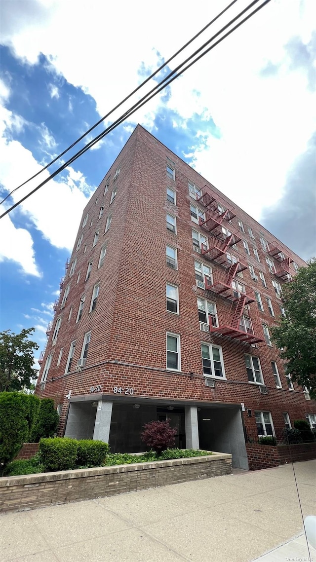 Listing photo 2 for 84-20 51st Ave Unit 4M, Elmhurst NY 11373