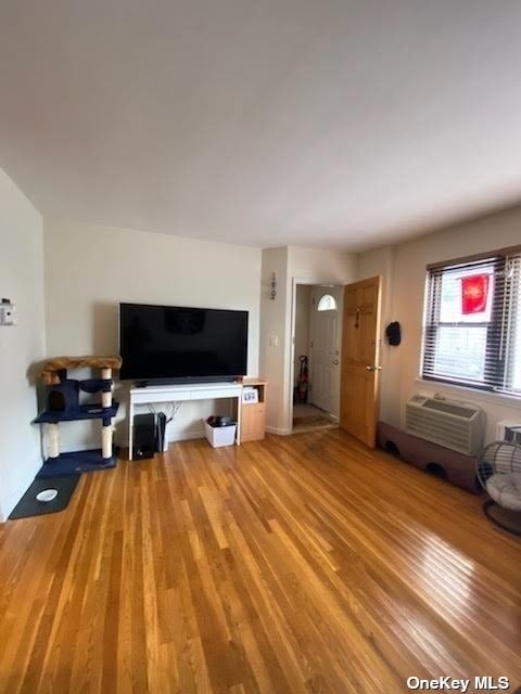 Listing photo 3 for 31-36 48th St, Astoria NY 11103