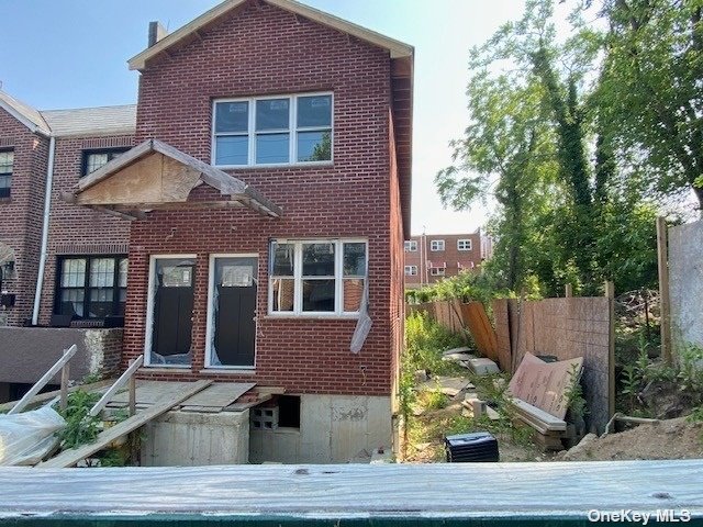 Listing photo 2 for 946 E 230th St, Bronx NY 10466