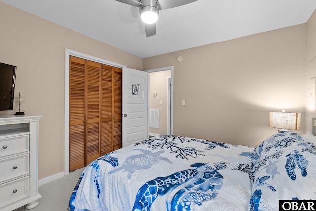 bedroom featuring ceiling fan, light carpet, visible vents, baseboards, and a closet