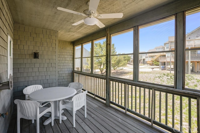 sunroom with ceiling fan