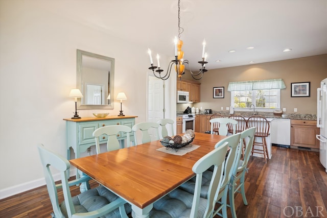 dining space featuring dark wood-style floors, baseboards, an inviting chandelier, and recessed lighting