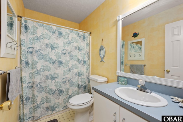 full bathroom with a textured ceiling, toilet, vanity, and a shower with curtain