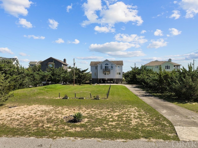 view of front facade with a front lawn