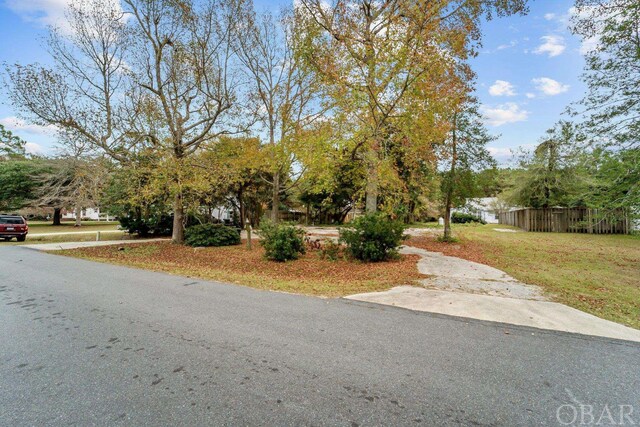 view of front of house featuring fence