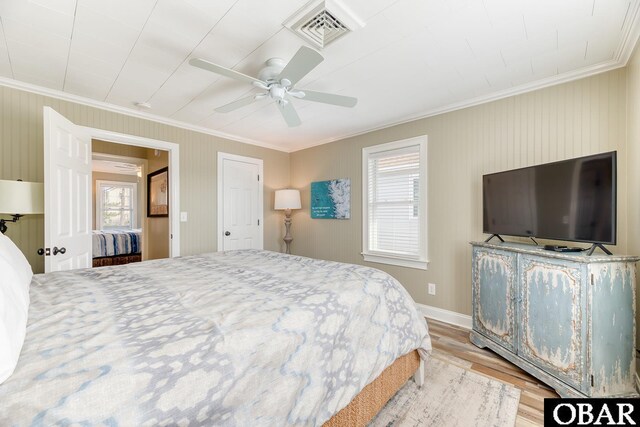 bedroom with visible vents and crown molding