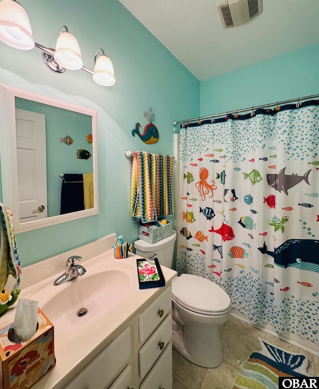 full bathroom featuring visible vents, toilet, vanity, a shower with curtain, and tile patterned floors